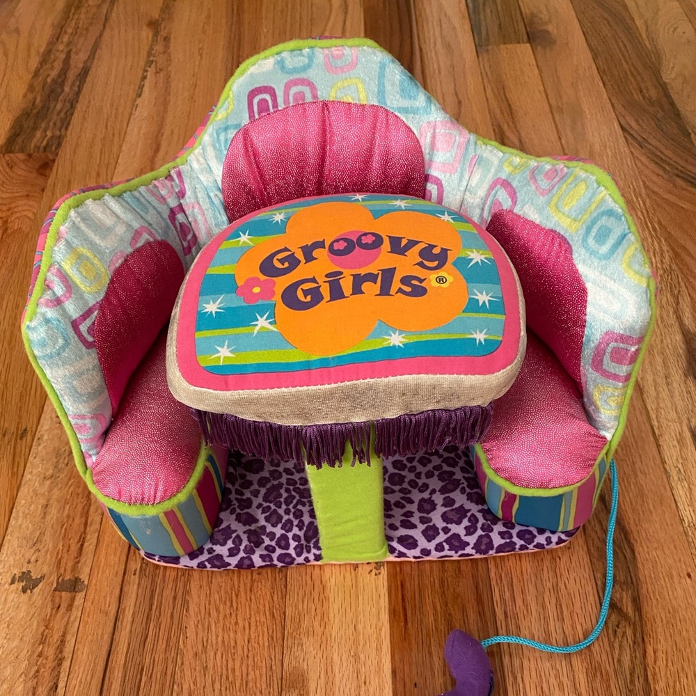 COPY - Groovy girls booth